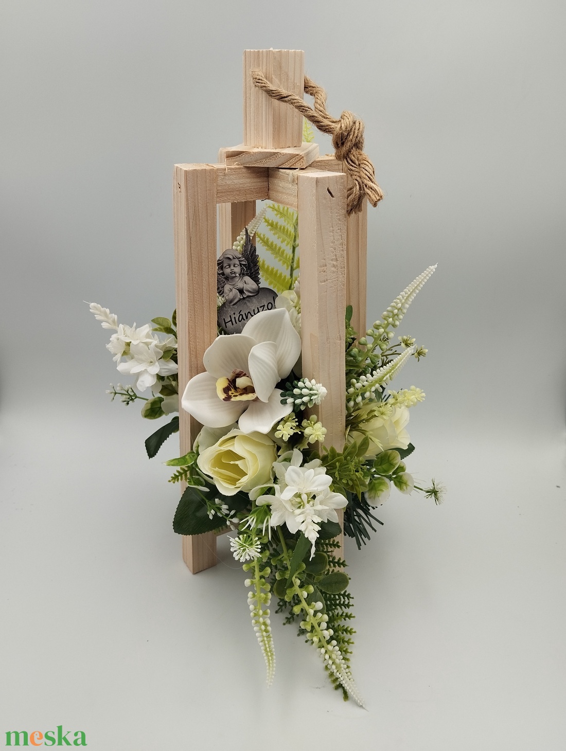 Fa álló lámpás sírdísz, cymbidium és rózsa - otthon & életmód - vallás - temetkezési tárgy - sírcsokor, virág dekoráció - Meska.hu