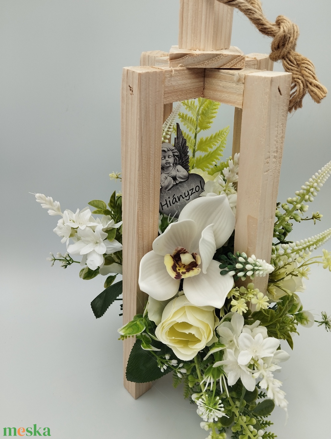 Fa álló lámpás sírdísz, cymbidium és rózsa - otthon & életmód - vallás - temetkezési tárgy - sírcsokor, virág dekoráció - Meska.hu