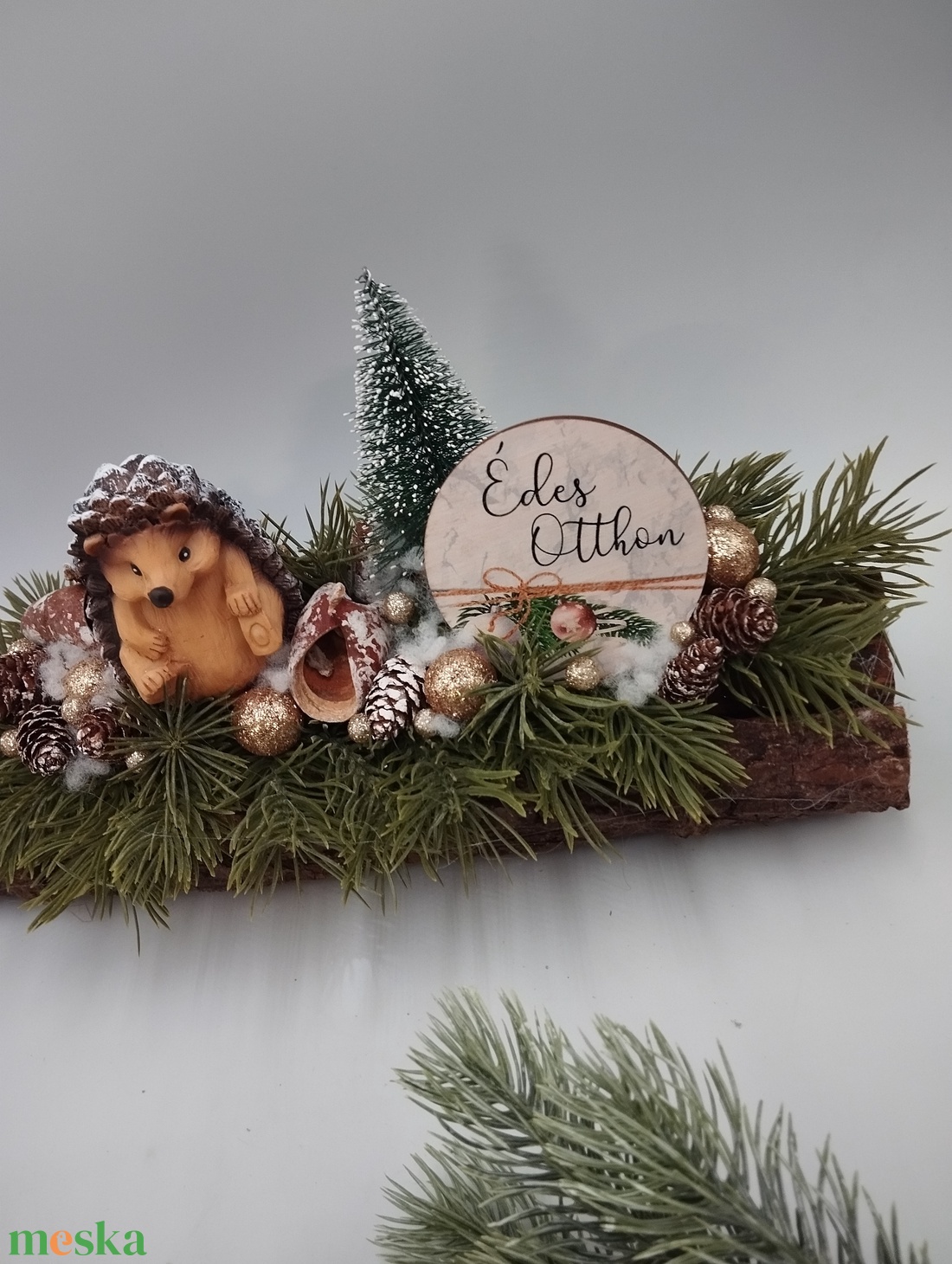 Sünis téli asztaldísz fa hasábon - karácsony - adventi díszek - adventi asztaldísz - Meska.hu