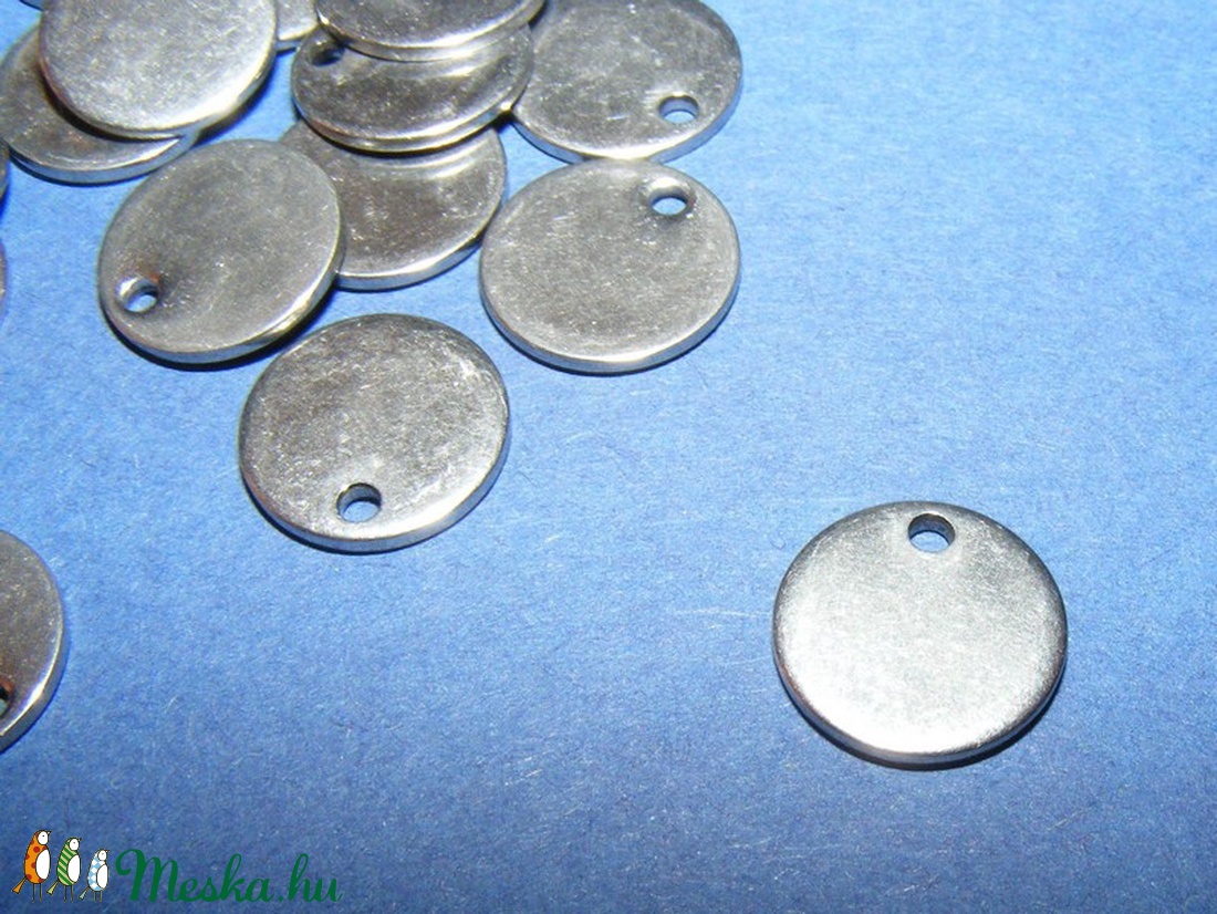 Nemesacél medál (STAS-31 minta) - ? 8x1 mm - gyöngy, ékszerkellék - Meska.hu Nemesacél medál (STAS-31 minta) - ? 8x1 mm - gyöngy, ékszerkellék - Meska.hu