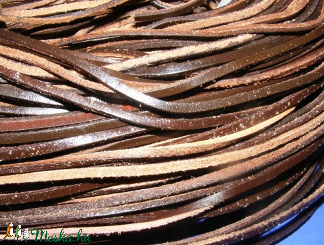 Lapos bőrszíj - 2x1 mm (5. minta/1 m) - sötétbarna - vegyes alapanyag - egyéb alapanyag - Meska.hu Lapos bőrszíj - 2x1 mm (5. minta/1 m) - sötétbarna - vegyes alapanyag - egyéb alapanyag - Meska.hu