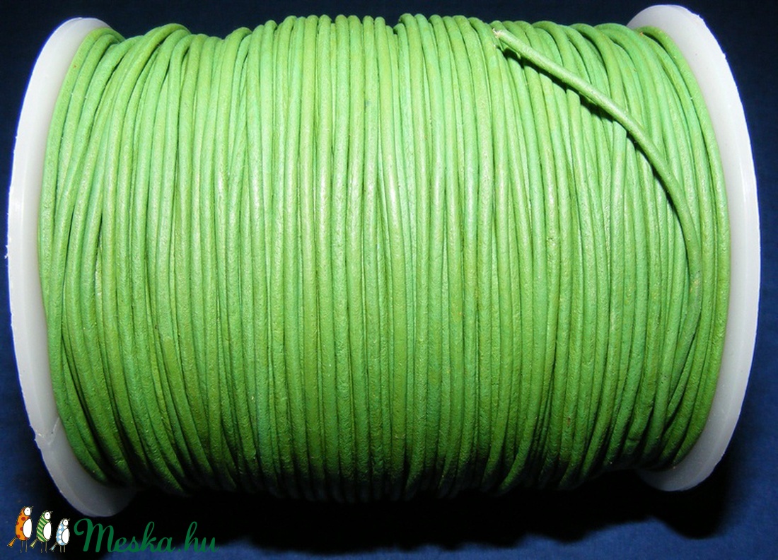Hasított bőrszíj - 2 mm (24. minta/1 m) - fűzöld - vegyes alapanyag - egyéb alapanyag - Meska.hu Hasított bőrszíj - 2 mm (24. minta/1 m) - fűzöld - vegyes alapanyag - egyéb alapanyag - Meska.hu