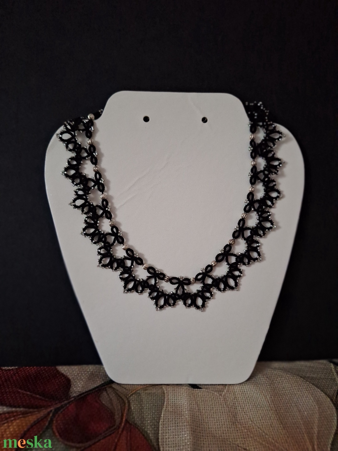 Fekete színű ezüst gyöngyökkel díszített ékszer  - ékszer - ékszerszett - Meska.hu Fekete színű ezüst gyöngyökkel díszített ékszer  - ékszer - ékszerszett - Meska.hu