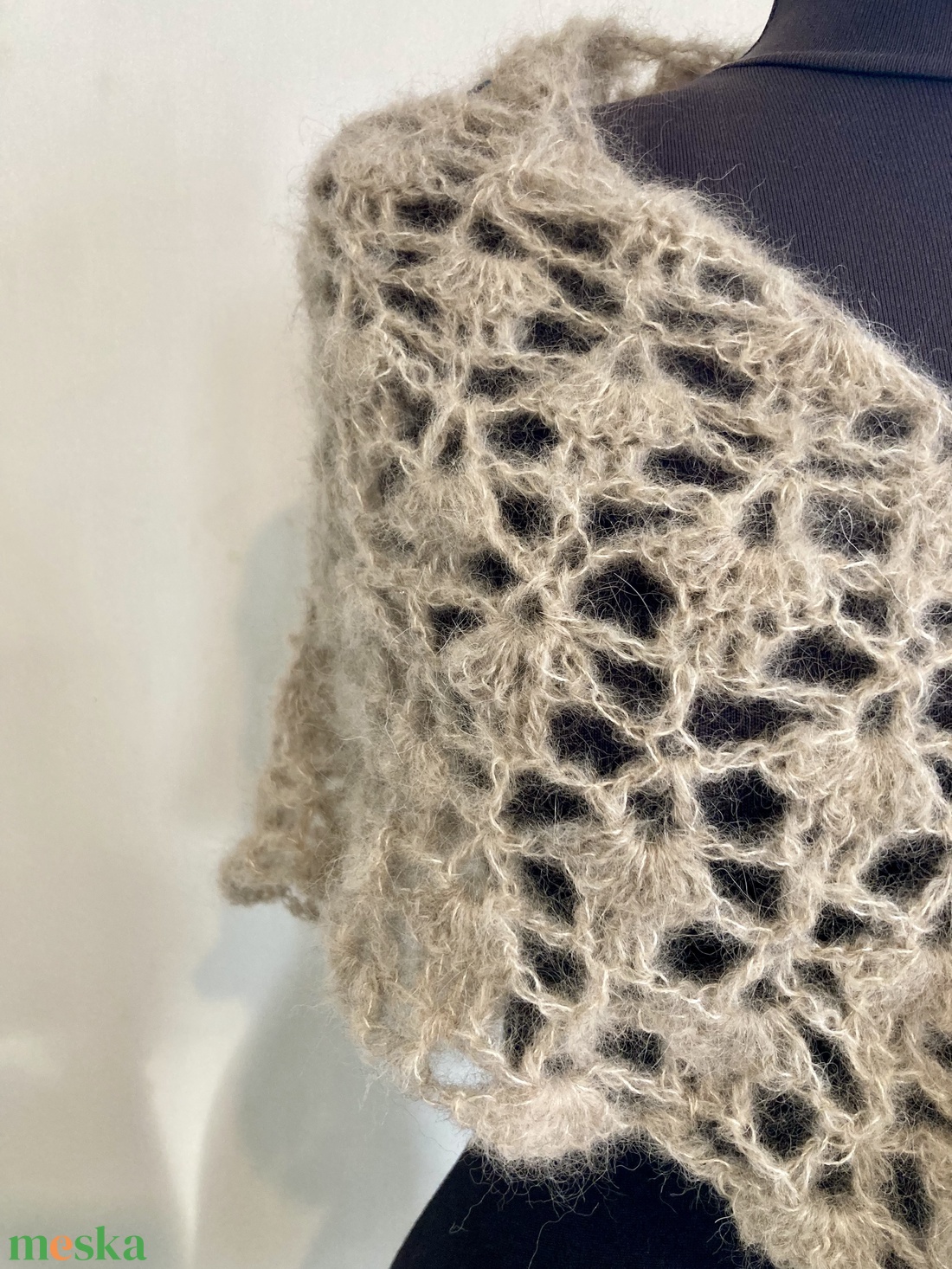 Horgolt mohair csipke kendő homokszínben - ruha & divat - sál, sapka, kendő - kendő - Meska.hu