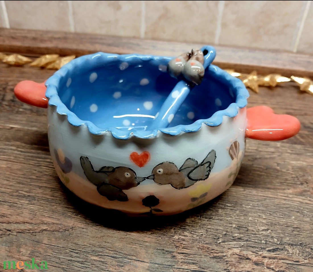 Egyedi pöttyös ,szerelmes galamb páros, virágos müzlis tál kanállal Valentin napra - otthon & életmód - konyhafelszerelés, tálalás - tálalás - bögre & csésze - Meska.hu