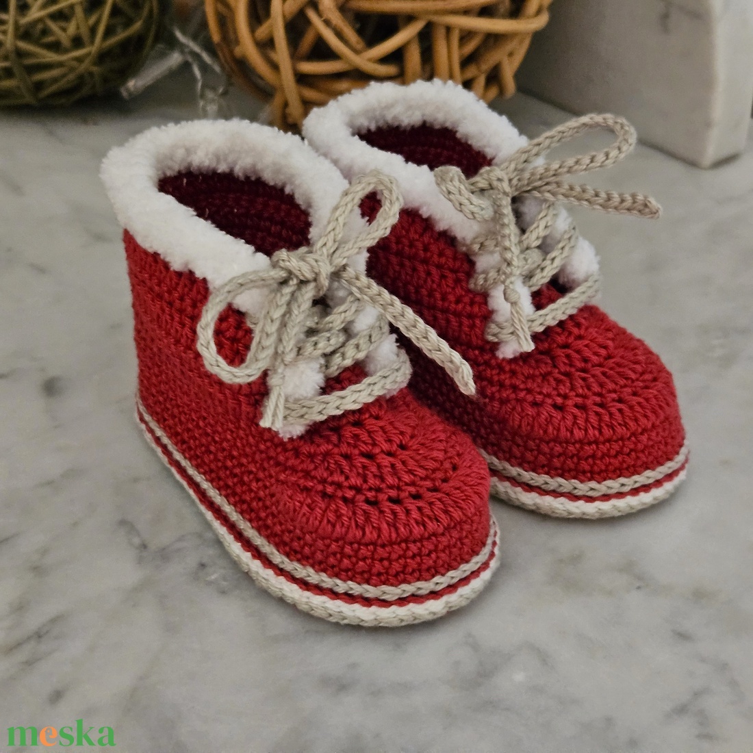 Fűzős babacipő plüss szegéllyel (piros) - ruha & divat - babaruha & gyerekruha - babacipő - Meska.hu