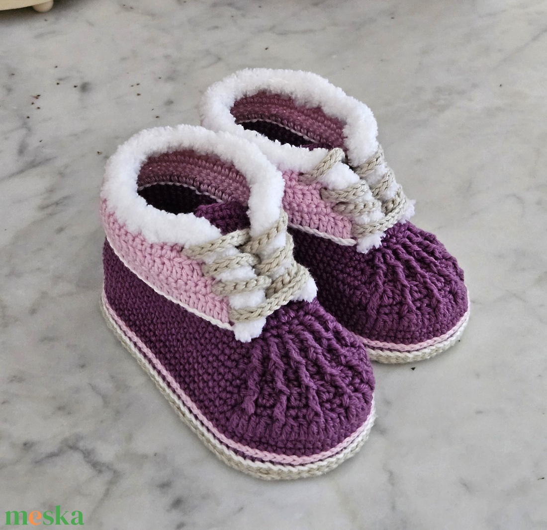 Magasszárú fűzős babacipő (padlizsán-rózsaszín) - ruha & divat - babaruha & gyerekruha - babacipő - Meska.hu