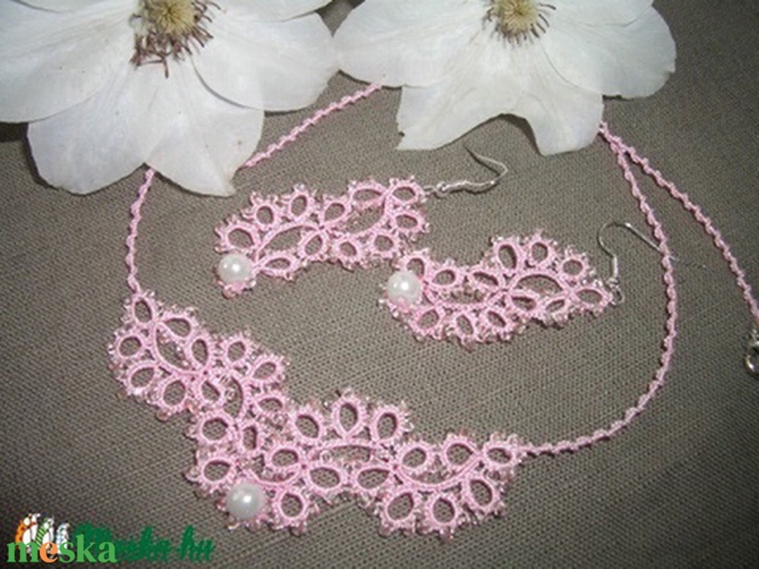 KYRA fehér fülbevaló gyönggyel, hajócsipke, horgolt -  - Meska.hu