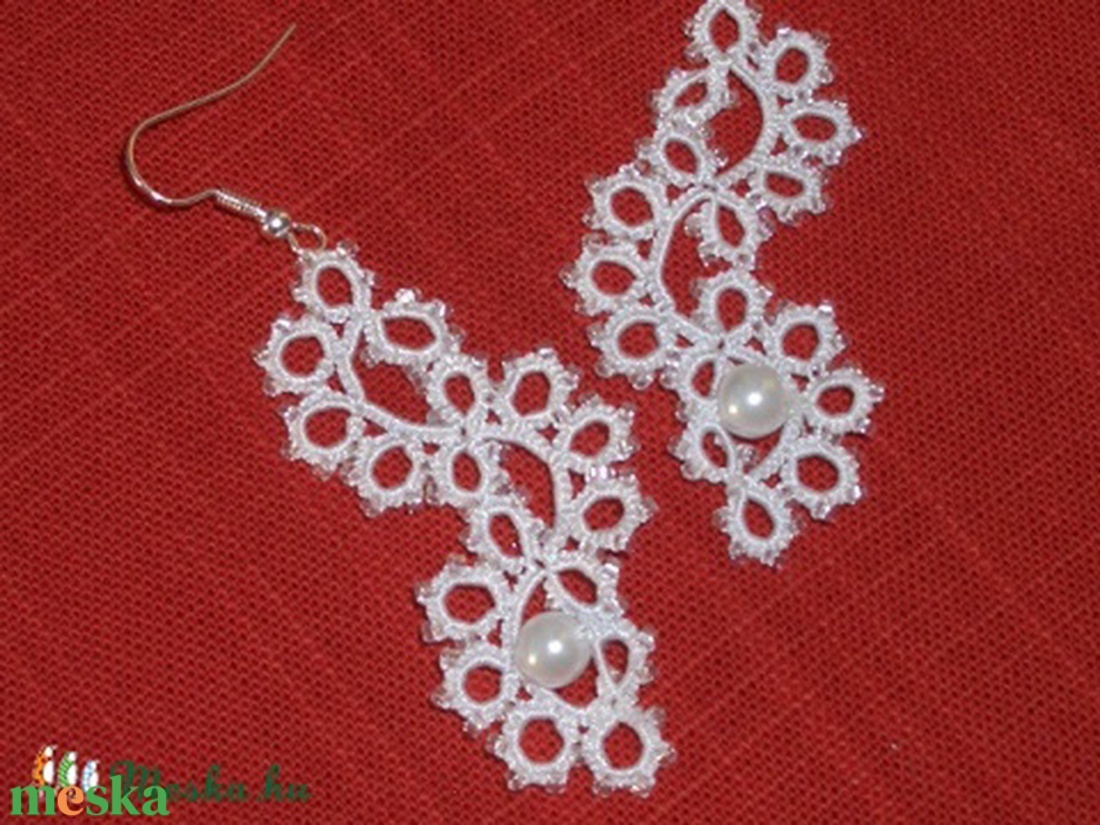 KYRA fehér fülbevaló gyönggyel, hajócsipke, horgolt -  - Meska.hu
