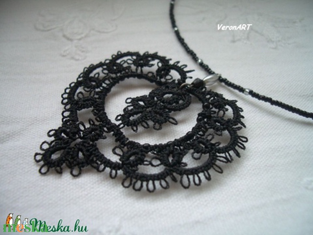 VALENTINA szürke hajócsipke szív medálos nyaklánc, horgolt -  - Meska.hu