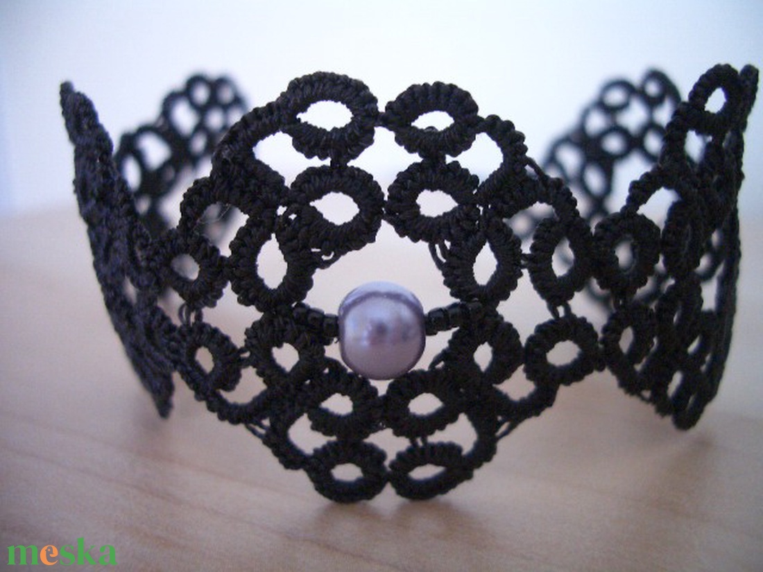 ORIGO fekete hajócsipke karkötő lila tekla gyönggyel, horgolt -  - Meska.hu ORIGO fekete hajócsipke karkötő lila tekla gyönggyel, horgolt -  - Meska.hu