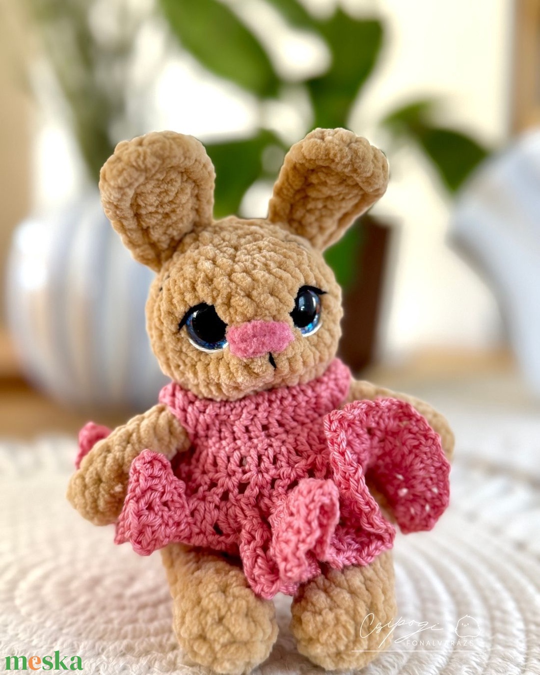 Amigurumi horgolt nyuszi fodros ruhában - játék & sport - plüssállat & játékfigura - nyuszi - Meska.hu
