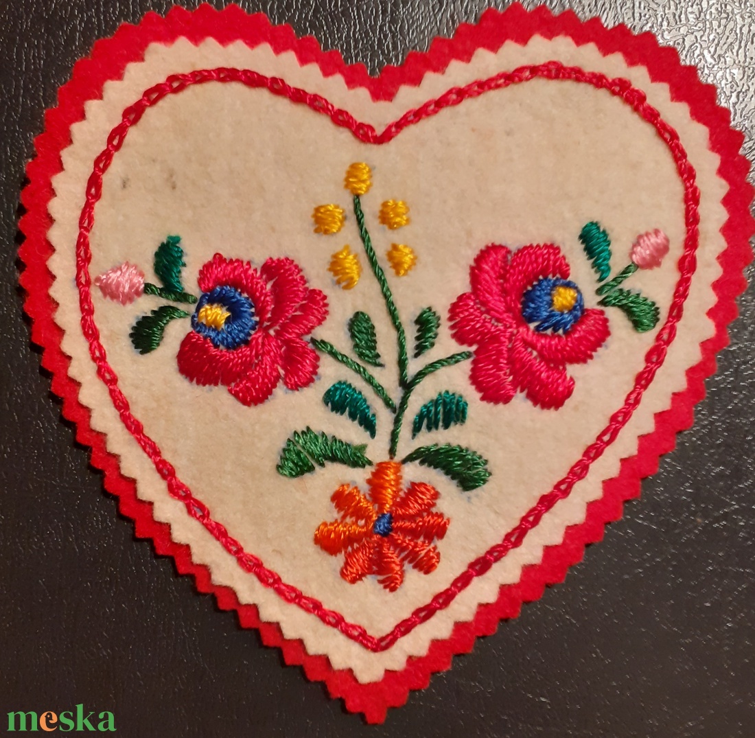 Matyó hímzéssel készült díszek (vintage) - otthon & életmód - dekoráció - fali és függő dekoráció - falra akasztható dekor - Meska.hu Matyó hímzéssel készült díszek (vintage) - otthon & életmód - dekoráció - fali és függő dekoráció - falra akasztható dekor - Meska.hu