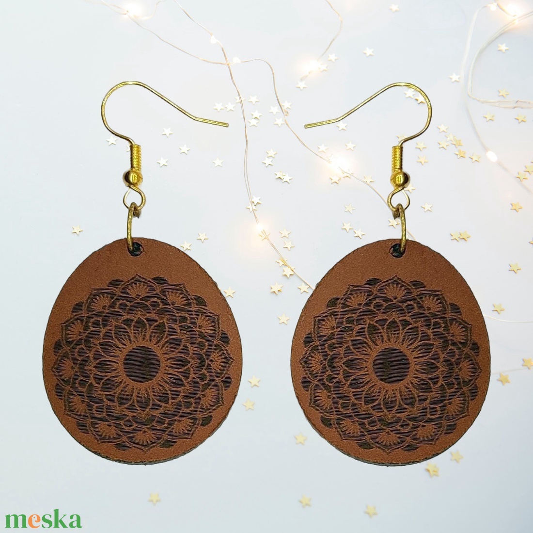 Trendi mandala mintás gravírozott bőr fülbevaló - ékszer - fülbevaló - lógó fülbevaló - Meska.hu
