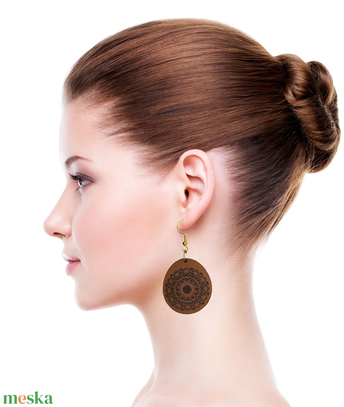Trendi mandala mintás gravírozott bőr fülbevaló - ékszer - fülbevaló - lógó fülbevaló - Meska.hu