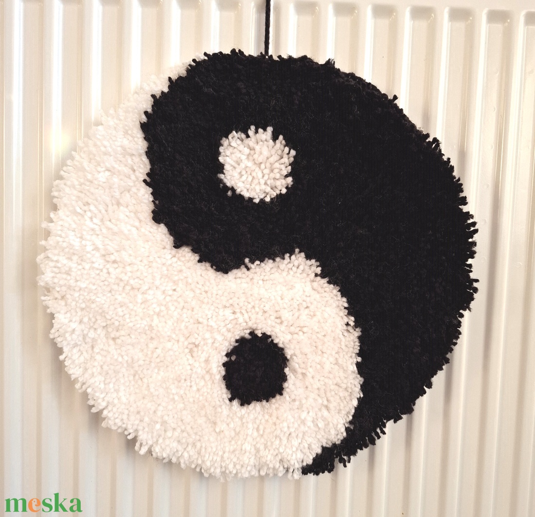 Yin and Yang harmónia kézi csomózású falidísz, faliszőnyeg , dekoráció - otthon & életmód - dekoráció - fali és függő dekoráció - falra akasztható dekor - Meska.hu Yin and Yang harmónia kézi csomózású falidísz, faliszőnyeg , dekoráció - otthon & életmód - dekoráció - fali és függő dekoráció - falra akasztható dekor - Meska.hu