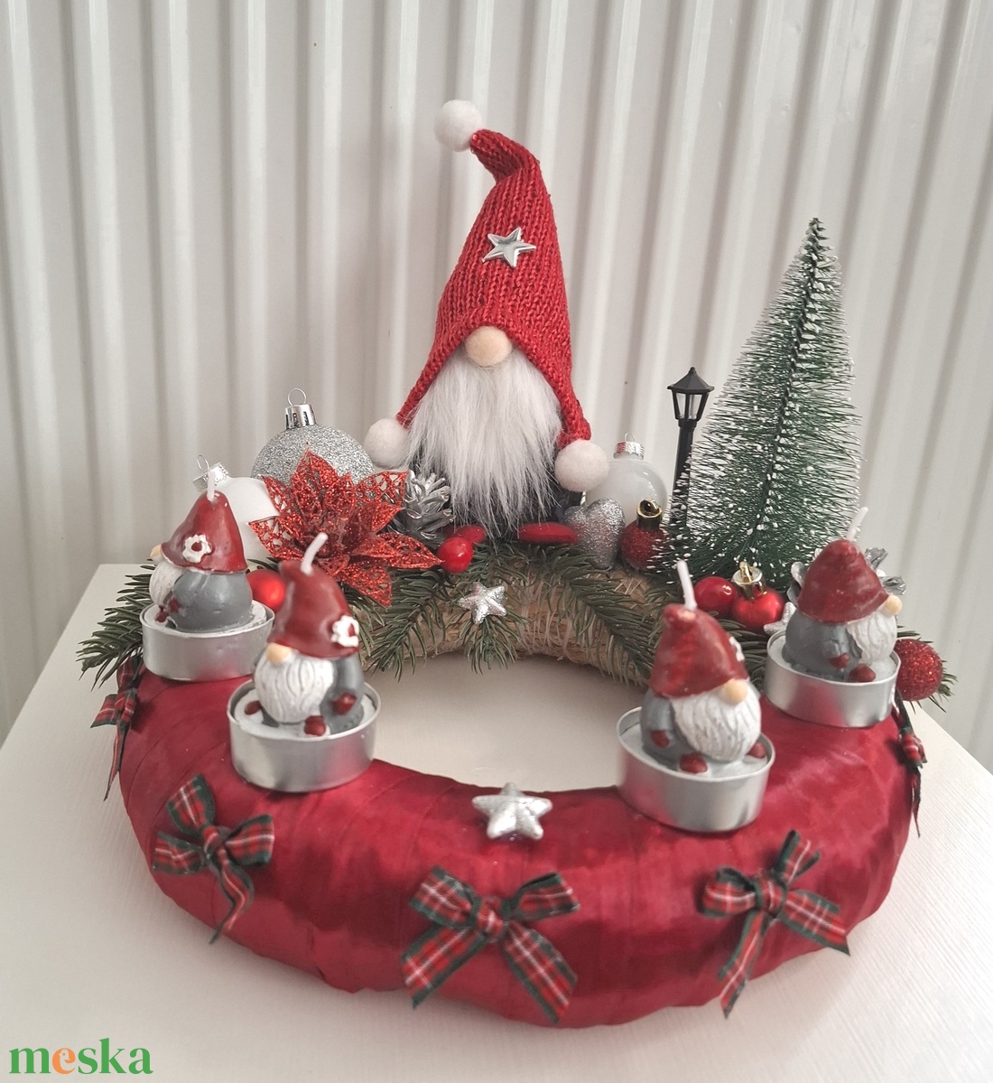 Adventi karácsonyi manó asztaldísz, ablakdísz, dekoráció, koszorú - karácsony - adventi díszek - adventi asztaldísz - Meska.hu Adventi karácsonyi manó asztaldísz, ablakdísz, dekoráció, koszorú - karácsony - adventi díszek - adventi asztaldísz - Meska.hu