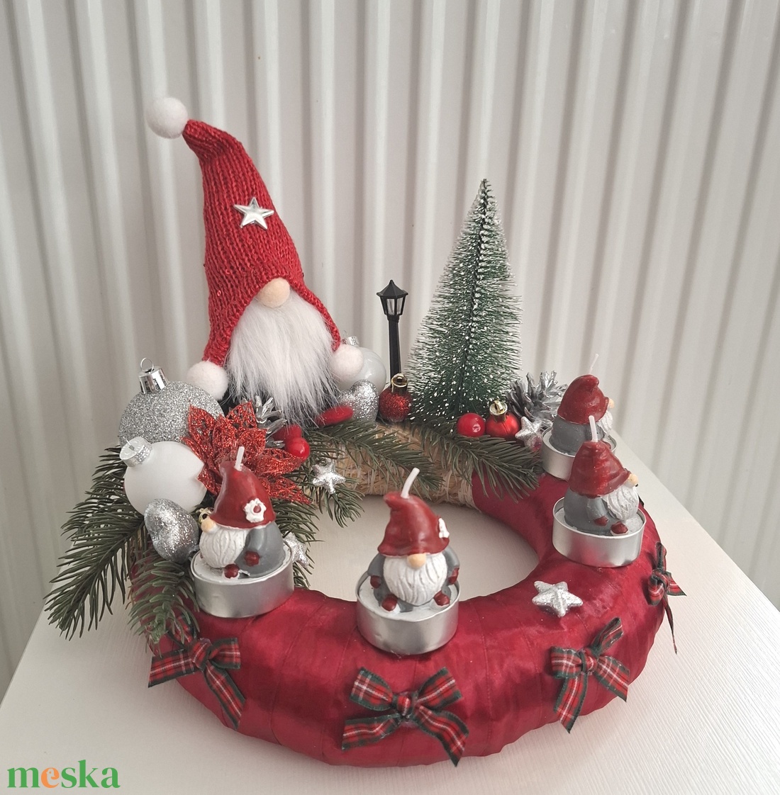 Adventi karácsonyi manó asztaldísz, ablakdísz, dekoráció, koszorú - karácsony - adventi díszek - adventi asztaldísz - Meska.hu Adventi karácsonyi manó asztaldísz, ablakdísz, dekoráció, koszorú - karácsony - adventi díszek - adventi asztaldísz - Meska.hu