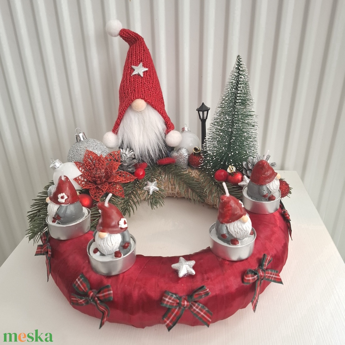 Adventi karácsonyi manó asztaldísz, ablakdísz, dekoráció, koszorú - karácsony - adventi díszek - adventi asztaldísz - Meska.hu Adventi karácsonyi manó asztaldísz, ablakdísz, dekoráció, koszorú - karácsony - adventi díszek - adventi asztaldísz - Meska.hu