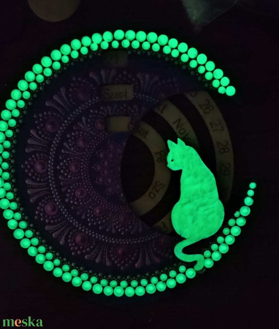 Foszforeszkáló cicás öröknaptár - otthon & életmód - dekoráció - fali és függő dekoráció - falinaptár & öröknaptár - Meska.hu