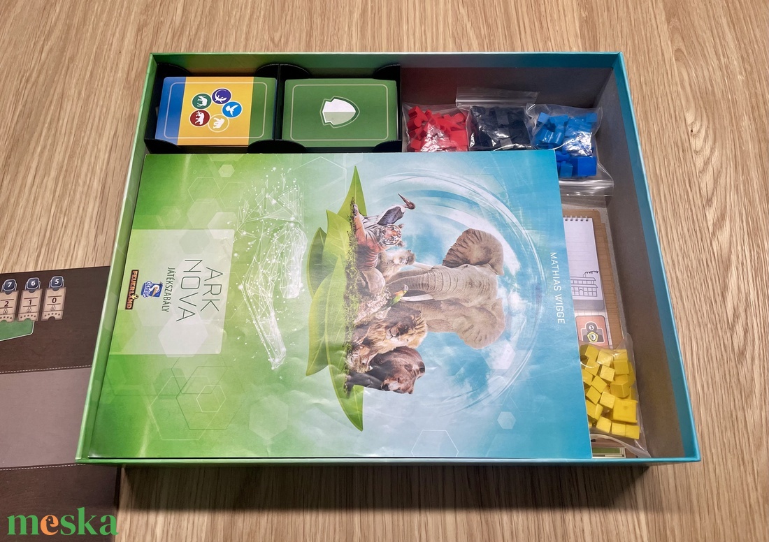 Ark Nova társasjáték-kiegészítő: laptartó/lapvédő (2 db) - játék & sport - táblajáték és kártyajáték - társasjátékok - dobókocka - Meska.hu