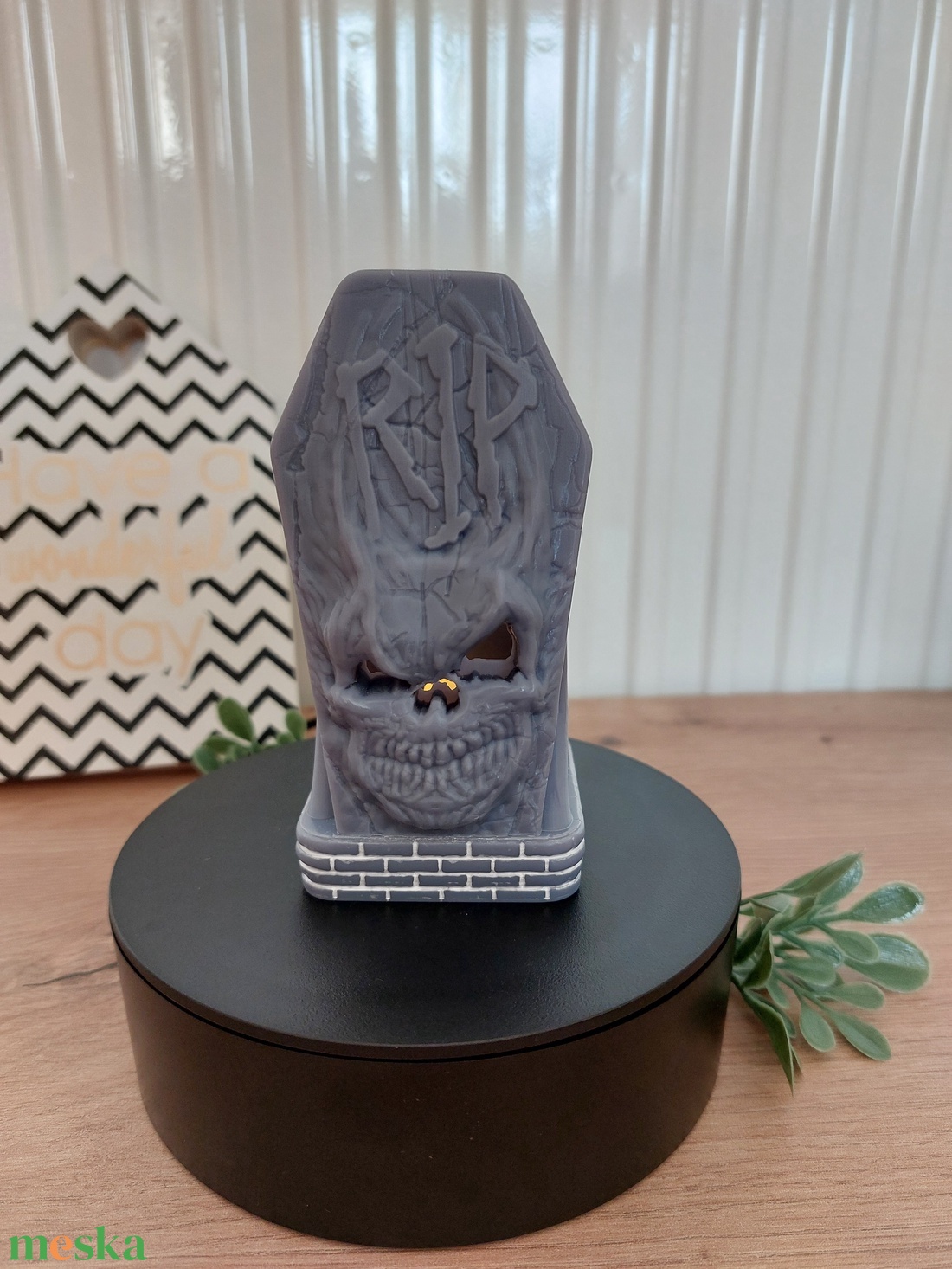  RIP feliratos, koponyás, koptattott sírkő hatású mécsestartó, gyertyatartó, őszi és téli dekoráció, új - otthon & életmód - dekoráció - asztal és polc dekoráció - asztaldísz - Meska.hu
