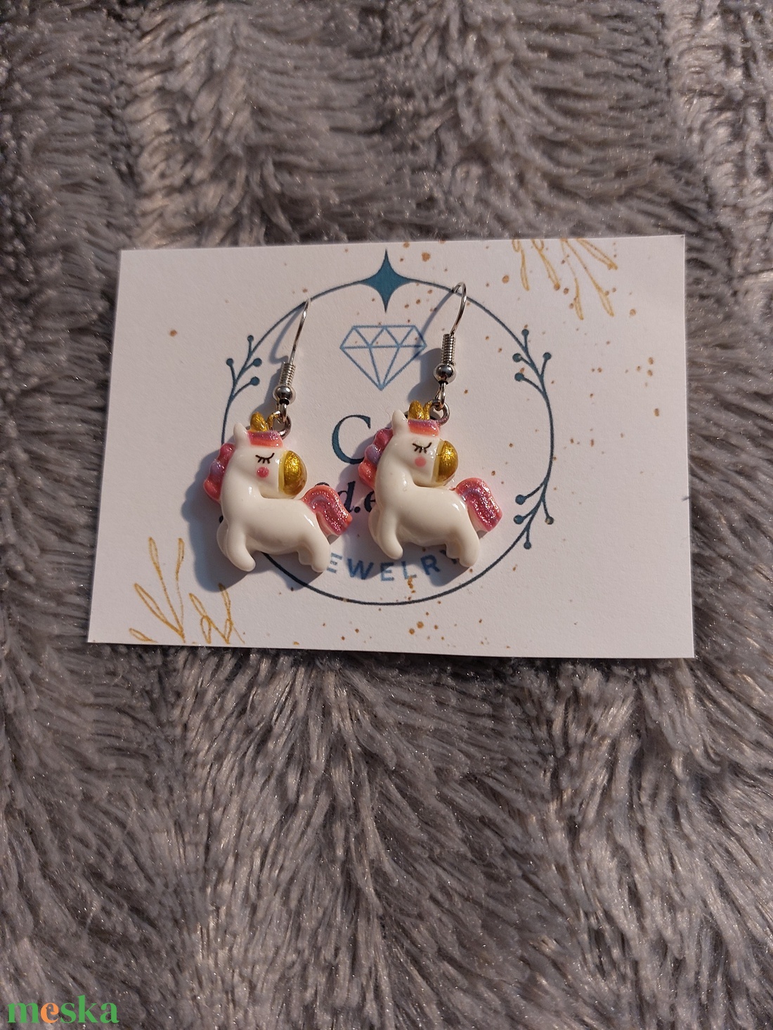 Cuki csillámos unikornisos logó fülbevaló � antiallergén - ékszer - fülbevaló - lógó fülbevaló - Meska.hu