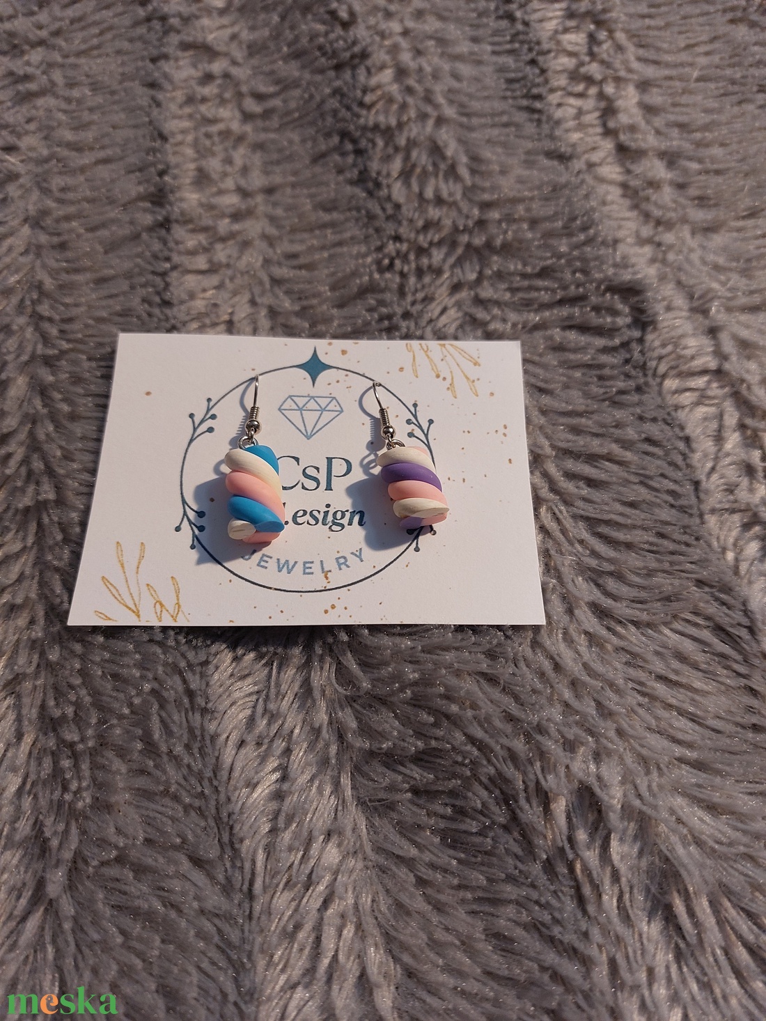 Cukorka hatású lógó asszimetrikus fülbevaló � antiallergén - ékszer - fülbevaló - lógó fülbevaló - Meska.hu