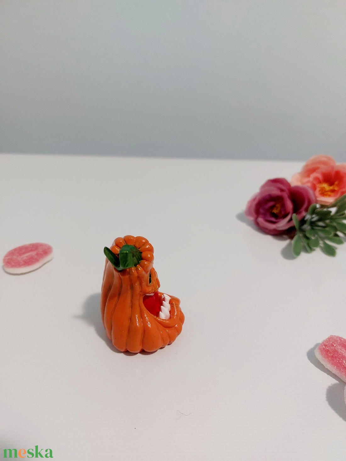 3D nyomtatott, Kézzel festett Halloweeni gonosz kis tökfej figura, vízálló, halloweeni városhoz, faluhoz, új - művészet - makett, modell - Meska.hu