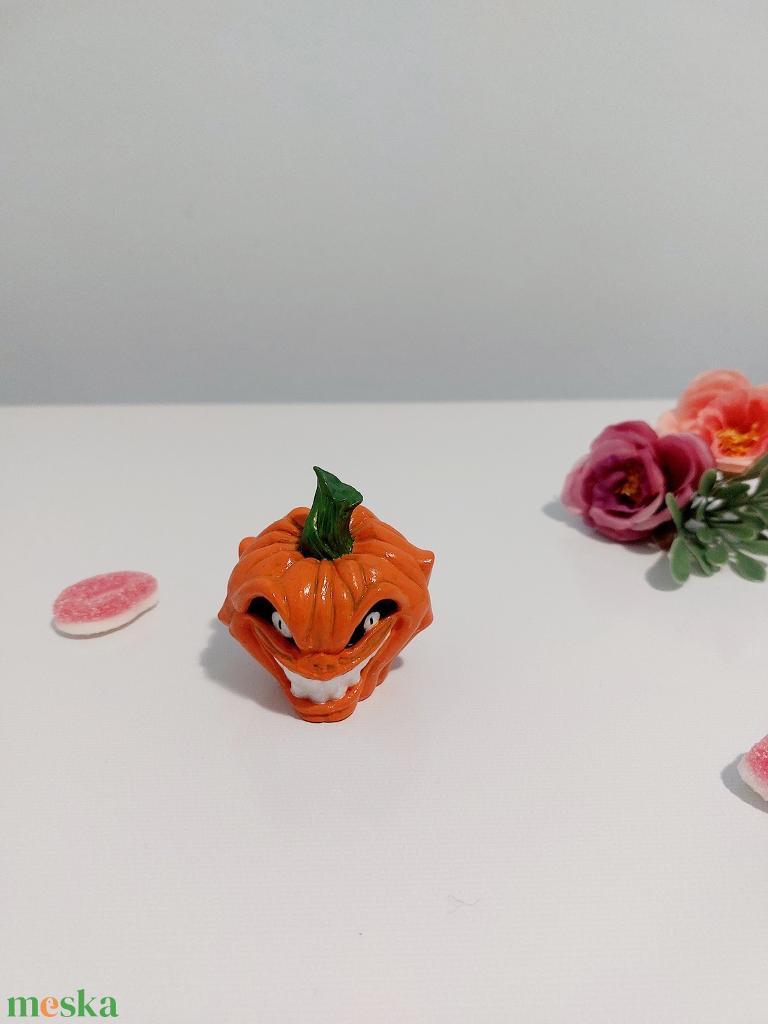 3D nyomtatott, Kézzel festett Halloweeni gonosz kis tökfej figura, vízálló, halloweeni városhoz, faluhoz, új - művészet - makett, modell - Meska.hu