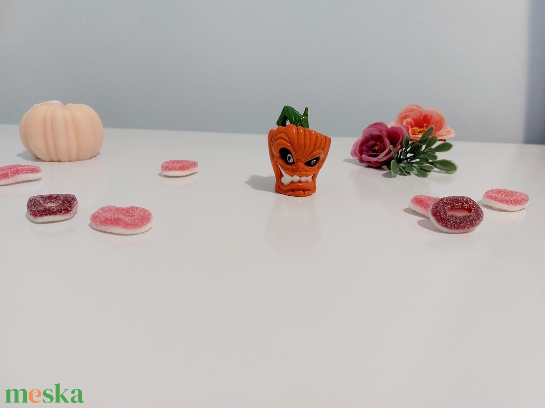 3D nyomtatott, Kézzel festett Halloweeni gonosz kis tökfej figura, vízálló, halloweeni városhoz, faluhoz, új - művészet - makett, modell - Meska.hu