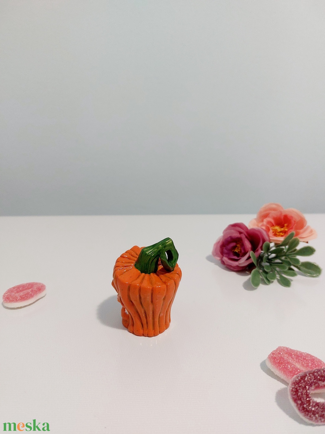 3D nyomtatott, Kézzel festett Halloweeni gonosz kis tökfej figura, vízálló, halloweeni városhoz, faluhoz, új - művészet - makett, modell - Meska.hu