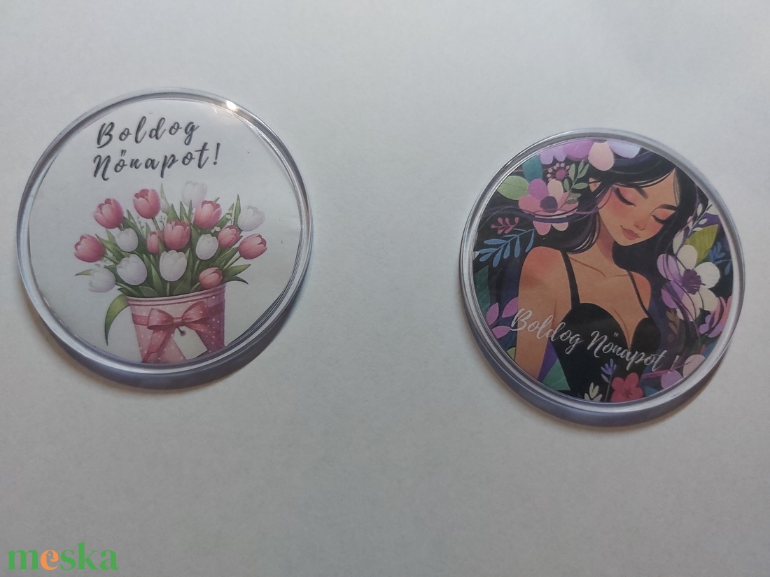 Nőnapi meglepetés, ami örök emlék marad - szív alakú kitűző, személyre szabható ��  - ékszer - kitűző és bross - Meska.hu