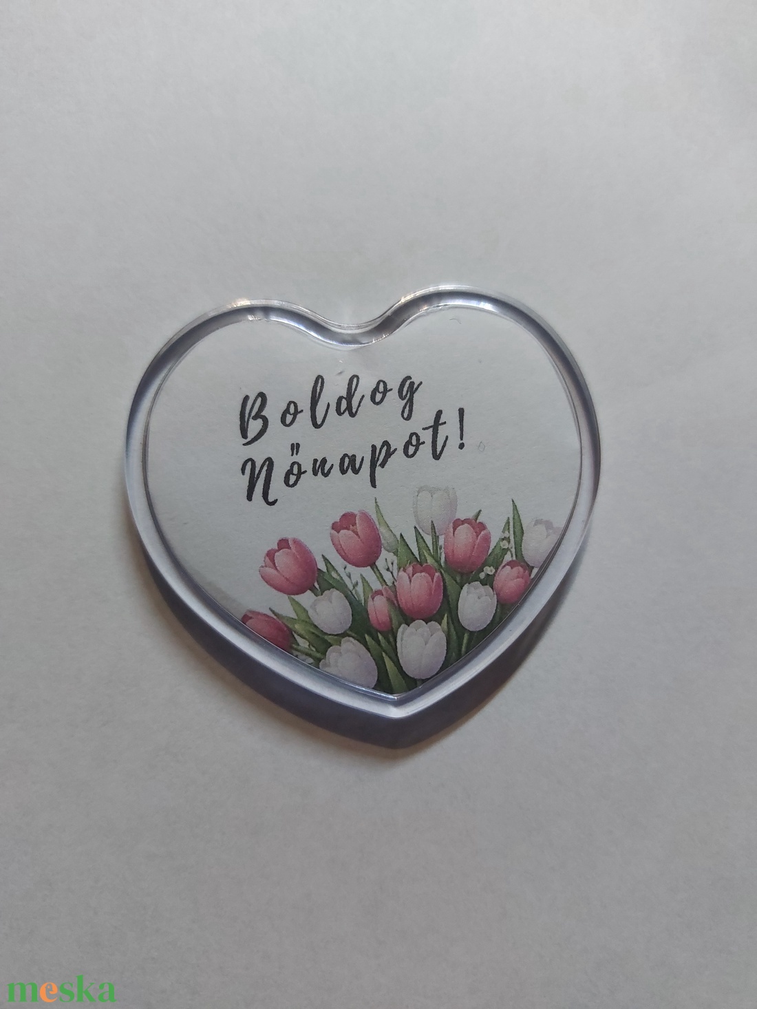 Nőnapi meglepetés, ami örök emlék marad - szív alakú kitűző, személyre szabható ��  - ékszer - kitűző és bross - Meska.hu