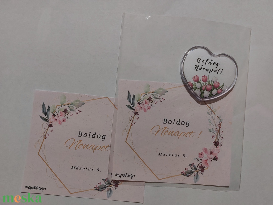 Nőnapi meglepetés, ami örök emlék marad - szív alakú kitűző, személyre szabható ��  - ékszer - kitűző és bross - Meska.hu