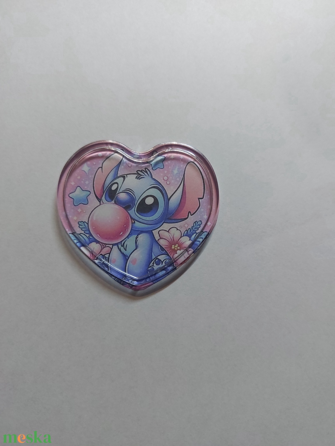 Kawaii Cuki Lilo és Stich kitűző, táskadísz, szív alakú, díszcsomagolásban, új - ékszer - kitűző és bross - Meska.hu