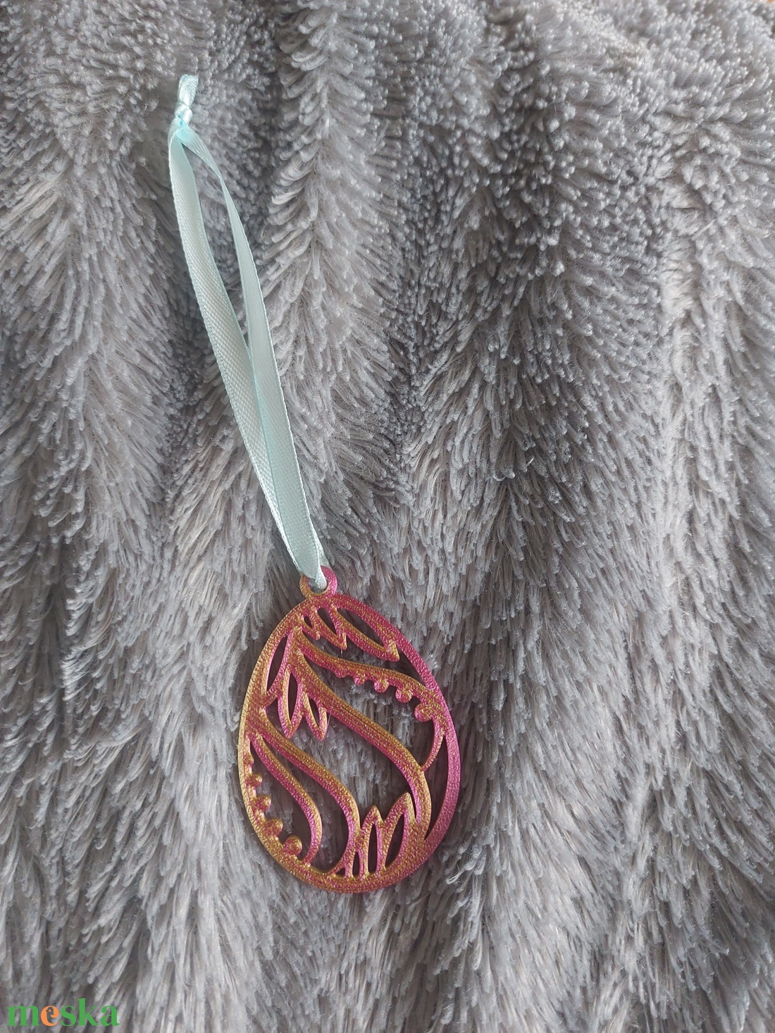 Színjátszó húsvéti tojás dísz � rózsaszín-arany dekoráció szalaggal - ünnepi díszek, dekorációk - húsvéti díszek és dekorációk - húsvéti tojásfadíszek - Meska.hu