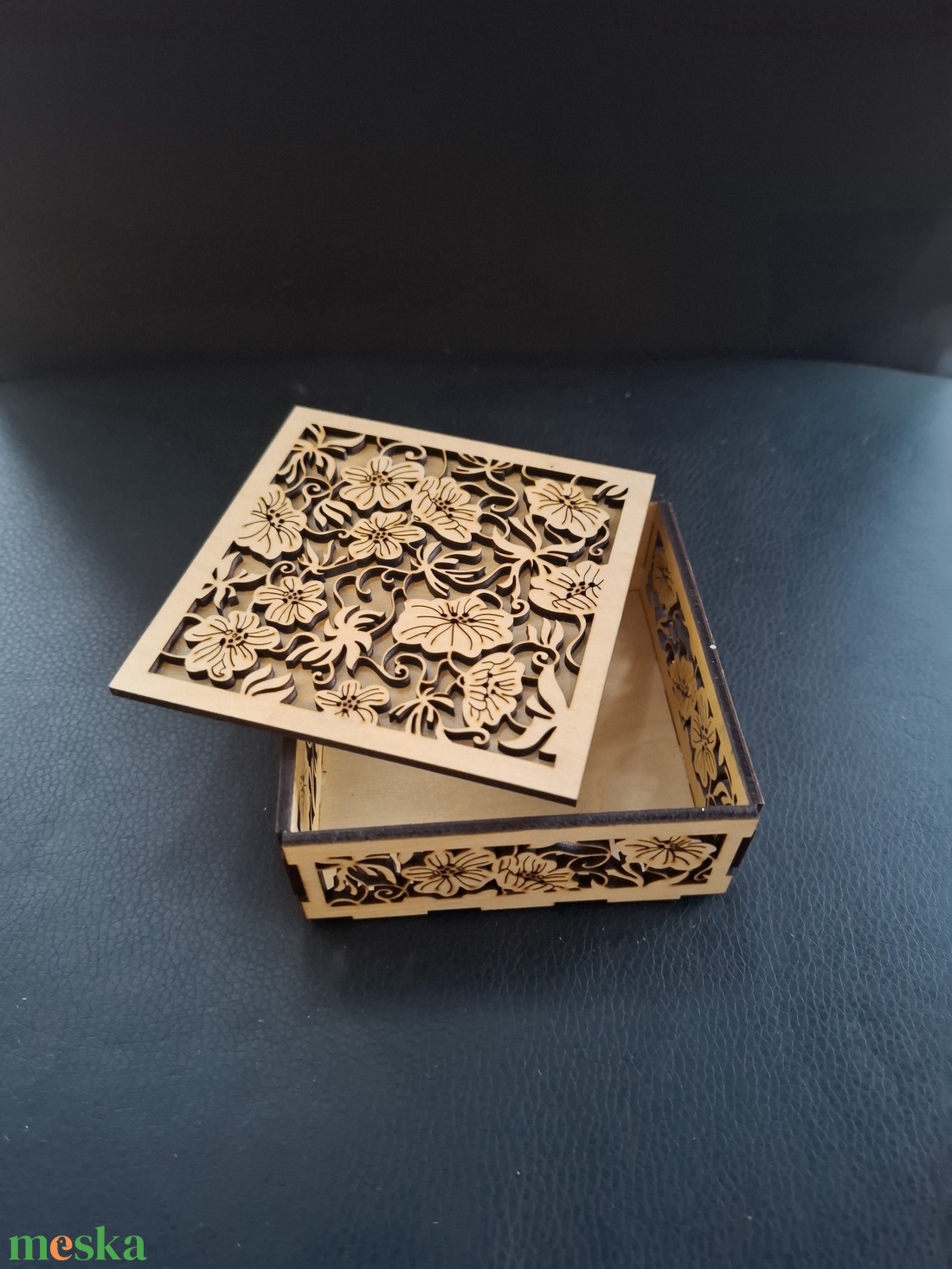 Virágmintás doboz - otthon & életmód - dekoráció - asztal és polc dekoráció - díszdoboz - Meska.hu