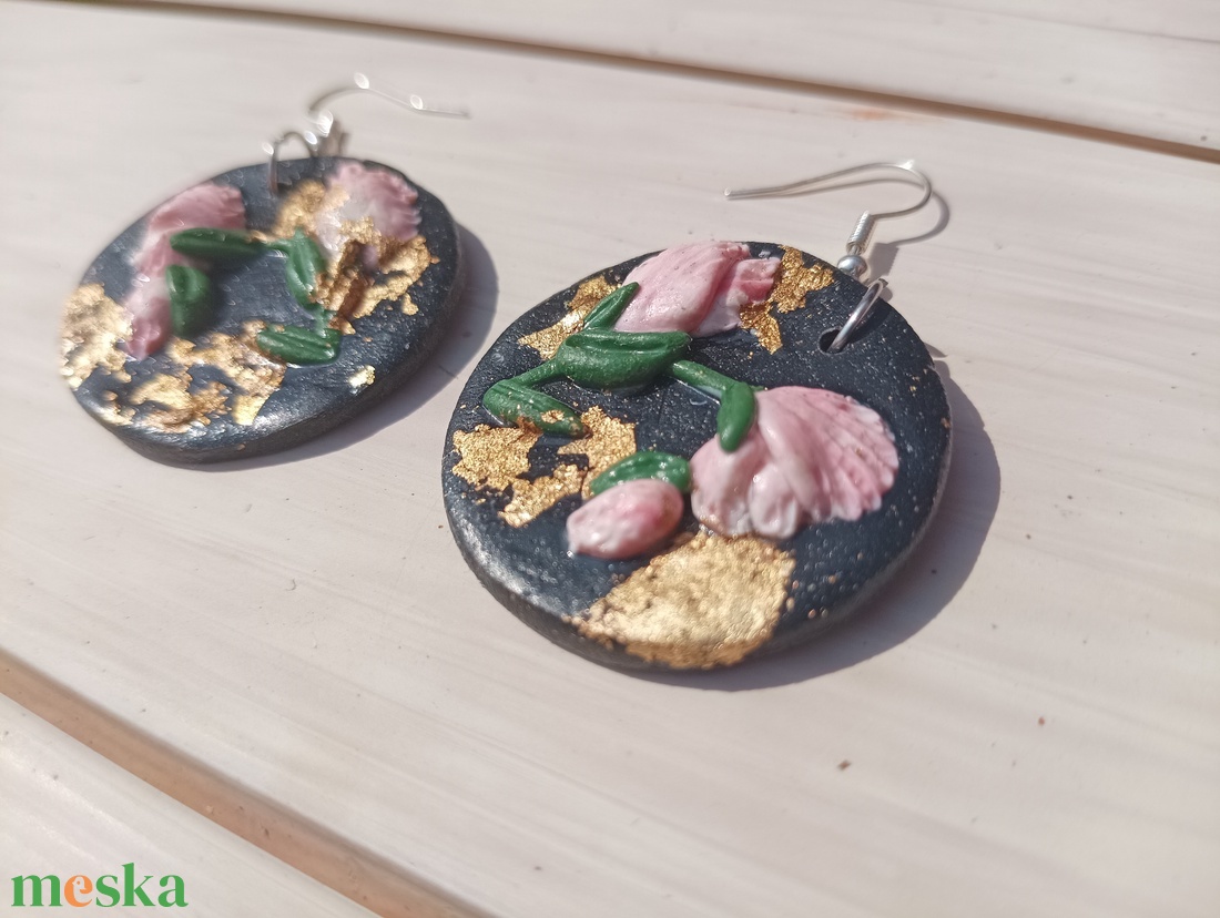 Virágos süthető gyurma fülbevaló  - ékszer - fülbevaló - lógó fülbevaló - Meska.hu