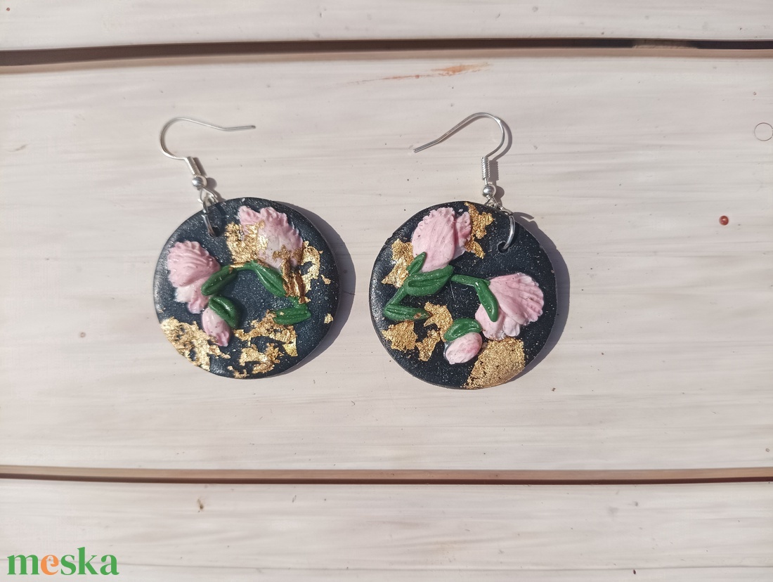 Virágos süthető gyurma fülbevaló  - ékszer - fülbevaló - lógó fülbevaló - Meska.hu
