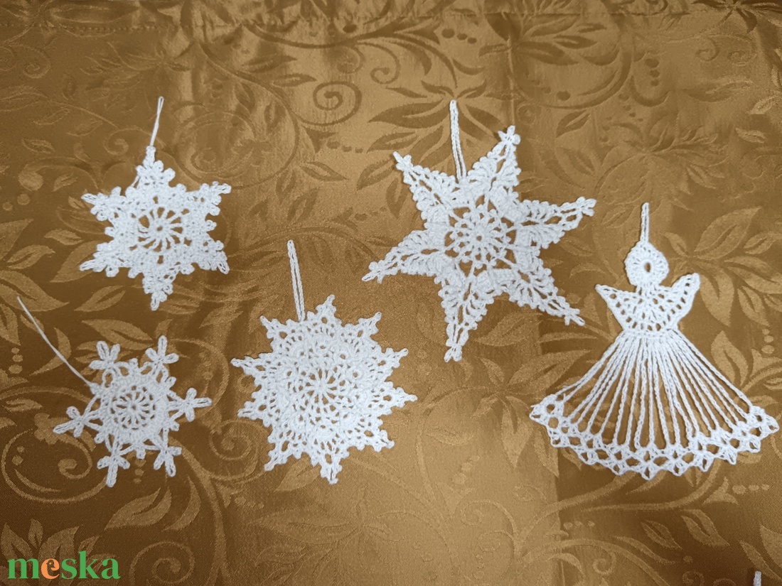 12 db-os horgolt karácsonyfadísz: horgolt hópehely és angyalka - karácsony - karácsonyi lakásdekoráció - karácsonyfadíszek - Meska.hu