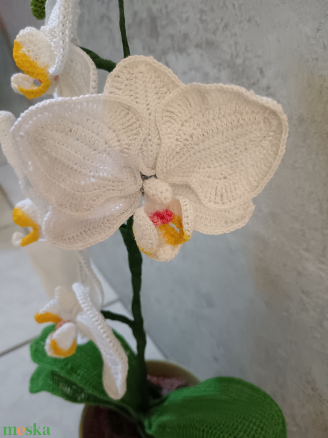 Horgolt orchidea kaspóban  - otthon & lakás - dekoráció - virágdísz és tartó - csokor & virágdísz - Meska.hu