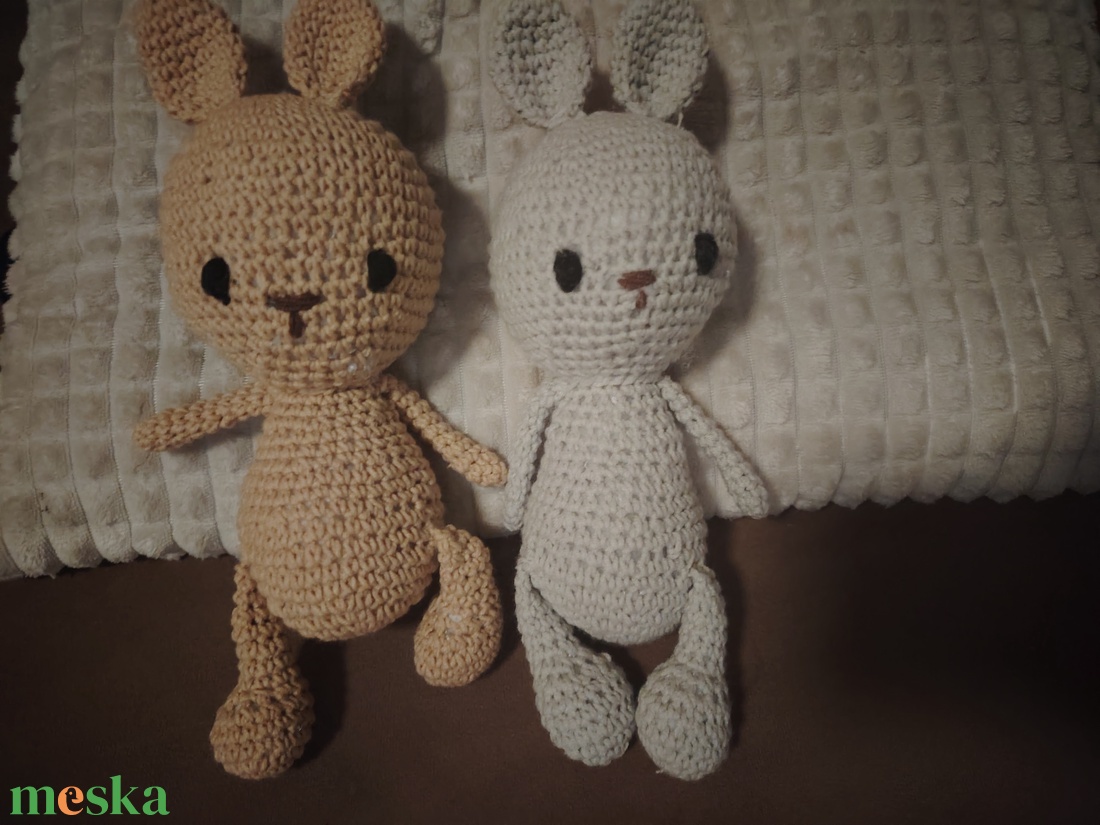 2 db horgolt nyuszi - játék & sport - plüssállat & játékfigura - nyuszi - Meska.hu
