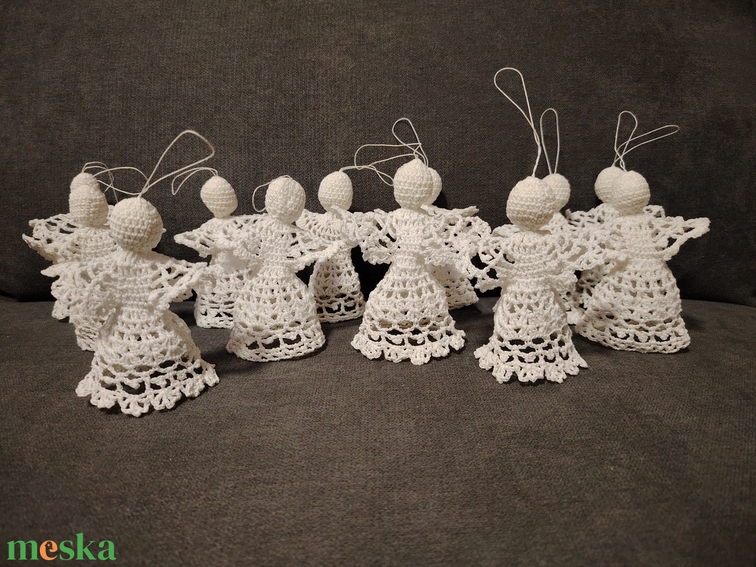 Horgolt angyalkák  - karácsony - karácsonyi lakásdekoráció - karácsonyfadíszek - Meska.hu