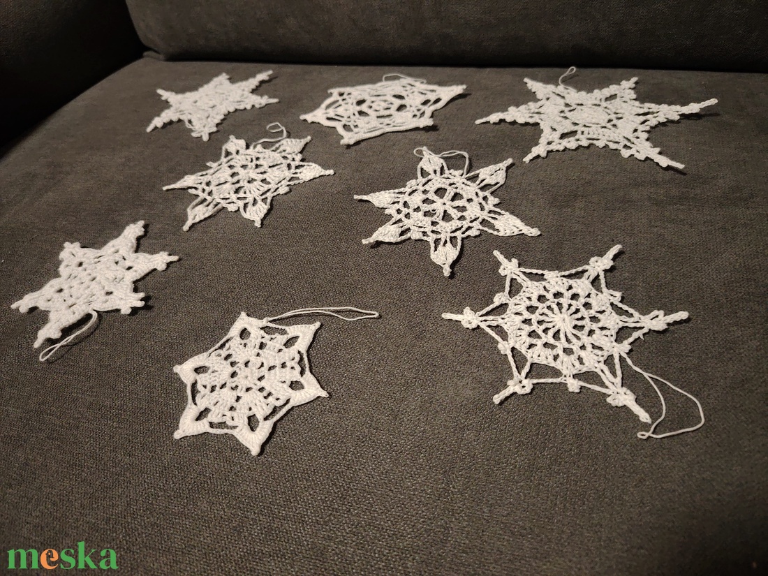 8 db Horgolt hópehely, karácsonyfa dísz  - karácsony - karácsonyi lakásdekoráció - karácsonyfadíszek - Meska.hu