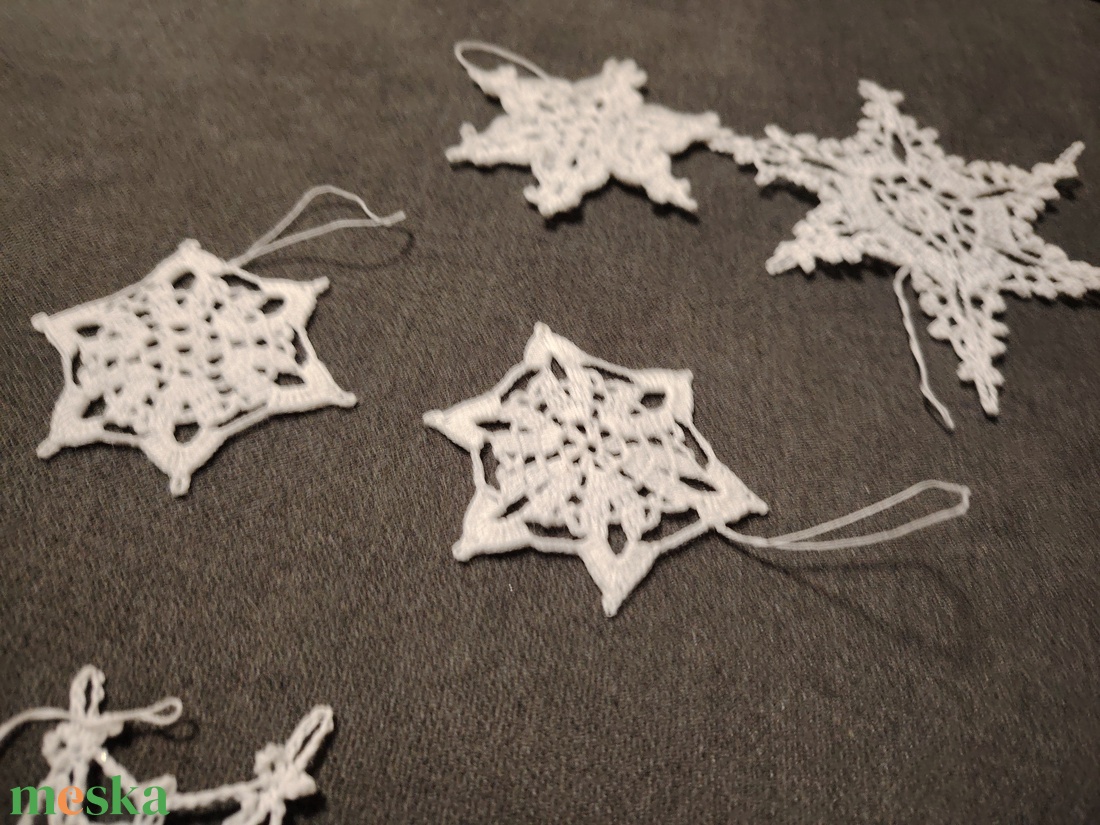 6 db Horgolt hópehely, karácsonyfa dísz  - karácsony - karácsonyi lakásdekoráció - karácsonyfadíszek - Meska.hu