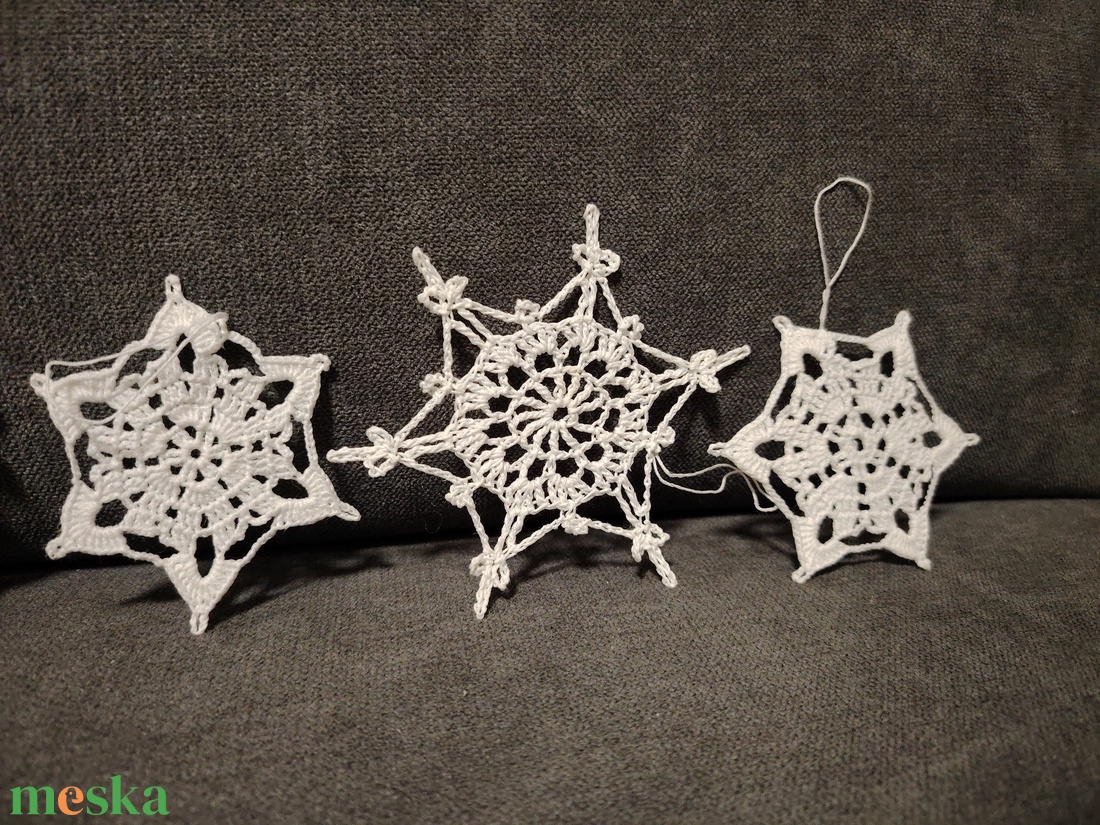 6 db Horgolt hópehely, karácsonyfa dísz  - karácsony - karácsonyi lakásdekoráció - karácsonyfadíszek - Meska.hu