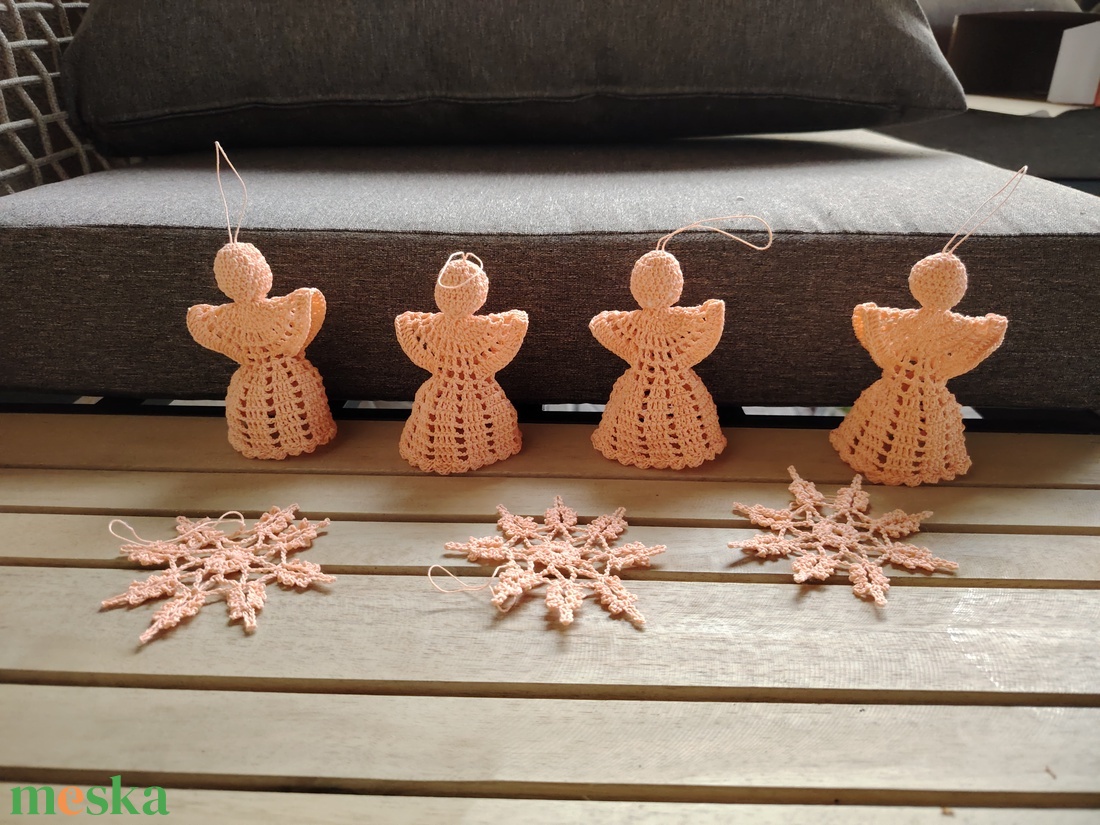 4 db horgolt angyalka + 3 db horgolt hópehely  - karácsony - karácsonyi lakásdekoráció - karácsonyfadíszek - Meska.hu