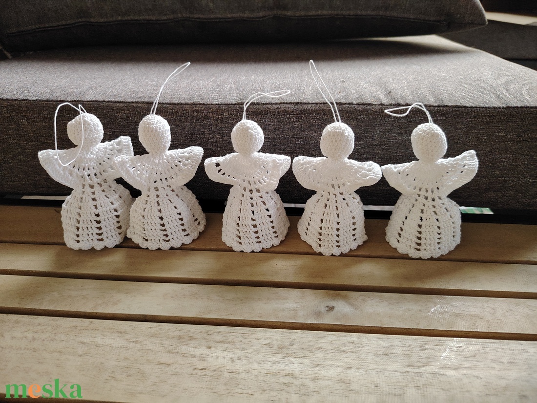 5 db horgolt angyalka  - karácsony - karácsonyi lakásdekoráció - karácsonyfadíszek - Meska.hu