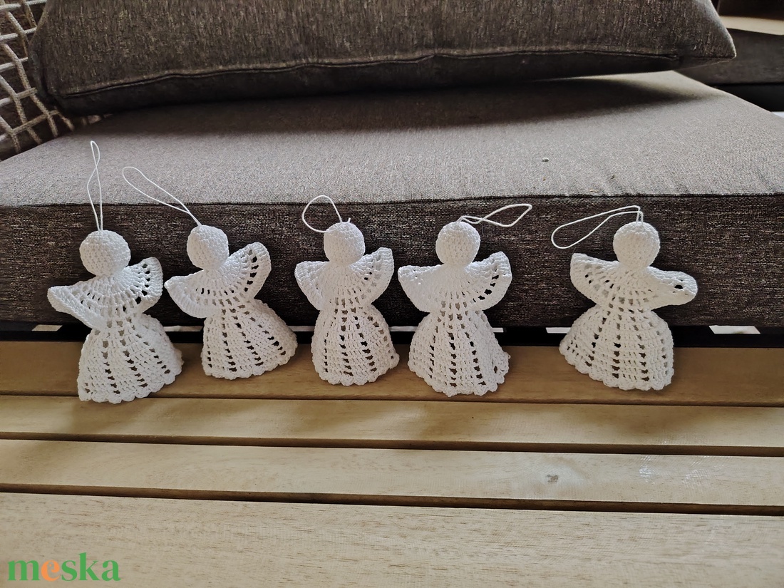 5 db horgolt angyalka  - karácsony - karácsonyi lakásdekoráció - karácsonyfadíszek - Meska.hu